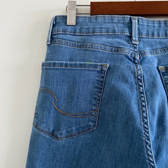 Levi Strauss Signature Shaping High Rise Straight Jeans - Picture 13 of 16